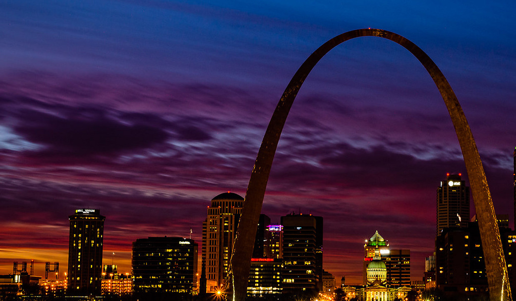 St. Louis cityscape with Gateway Arch and Old Courthouse as focal points. Photo by imagenusphoto (flickr) CC BY-NC-ND 2.0 (cropped original)