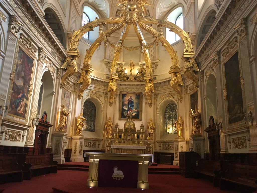 Image of the inside of a cathedral