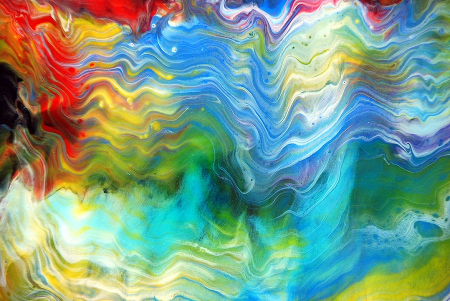 Rainbows of color in horizontal waves