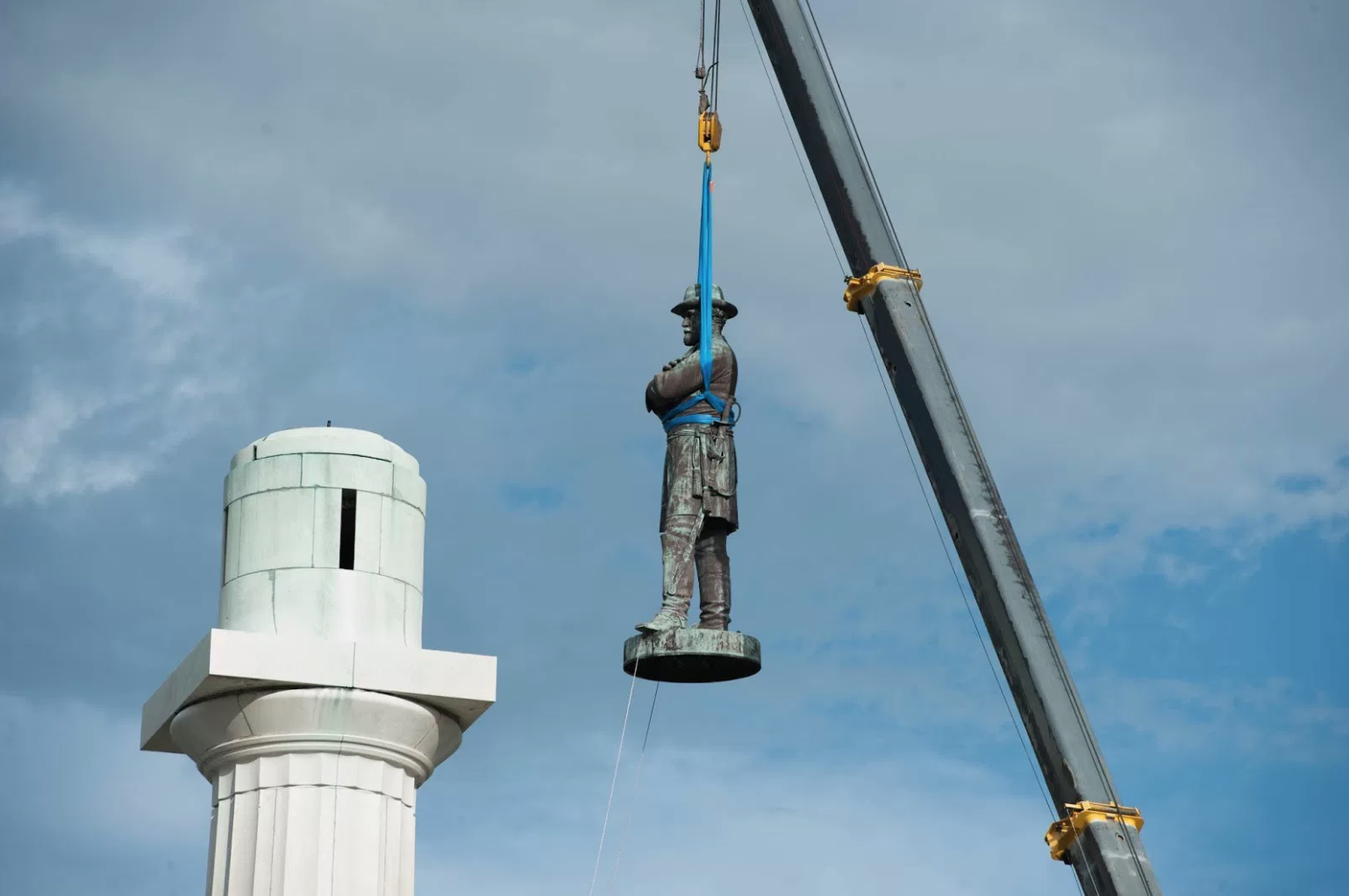 On May 19, 2017, the statue of Robert E. Lee was removed from Lee Circle in New Orleans