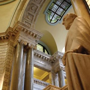 A statue of Jefferson Davis resting his hand on some structure in Kentucky's capitol rotunda.