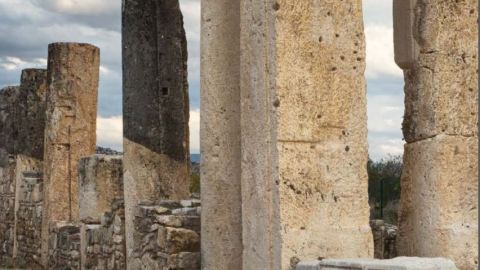 Image of an ancient ruin.
