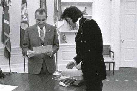 Two men talking in the oval office. 