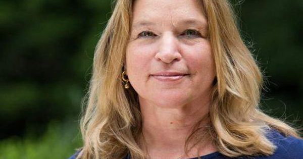 Headshot of Dr. Ellen Stofan.