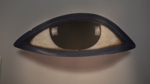 A figurine of an eye, in simplified and stylized form.