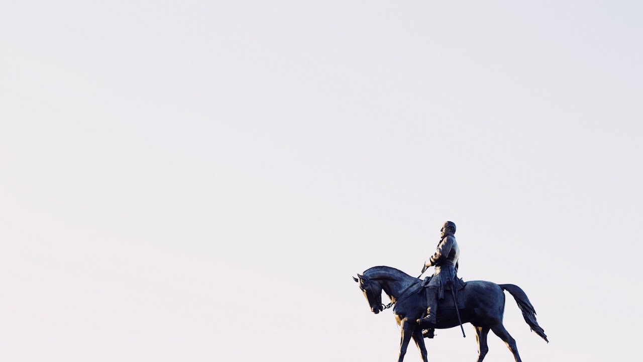 Image of a confederate statue in Richmond, VA of a man on a horse.