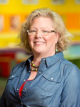 Headshot of Lindy Hoyer