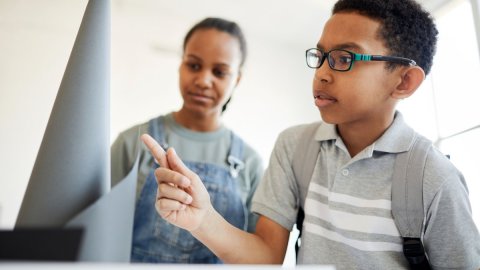 Two children reading a sign