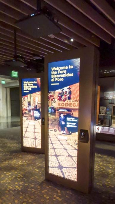 Two screen panels reading "Welcome to the Foro / Bienvenidos al Foro"