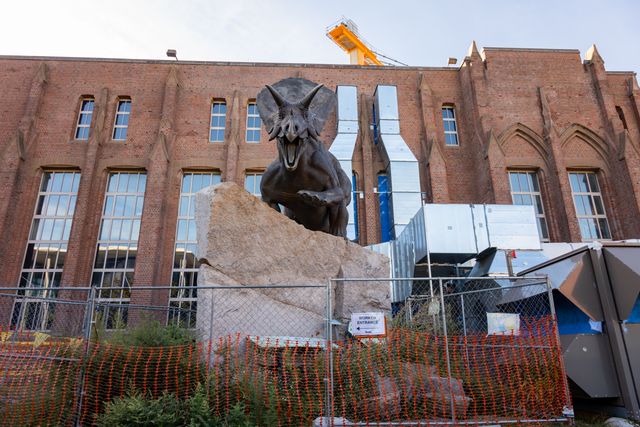 The exterior of the Yale Peabody Museum with a Torosaurus (dinosaur) standing on a rock in front.