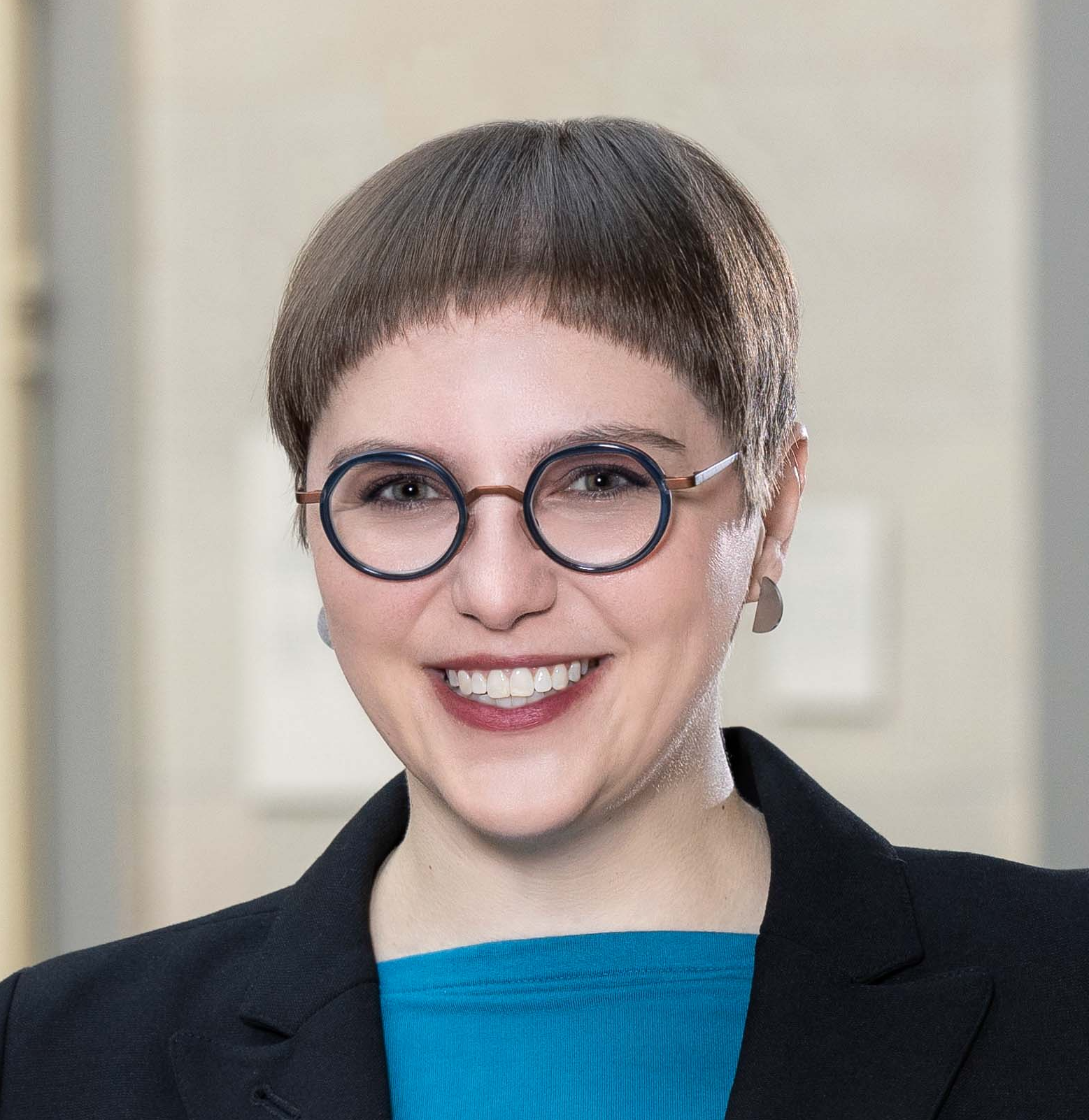 Headshot of Hilary Branch