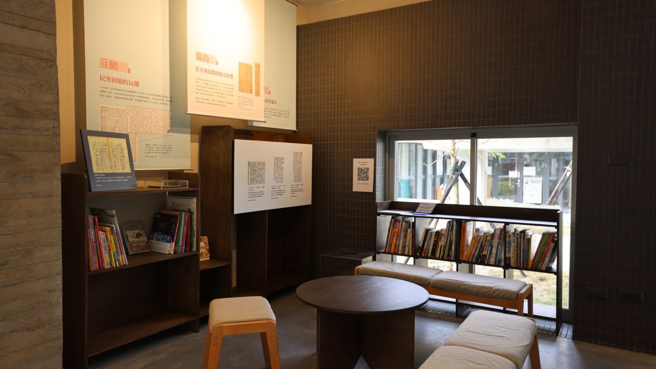 Quiet reading corner with children’s books and seating near windows.